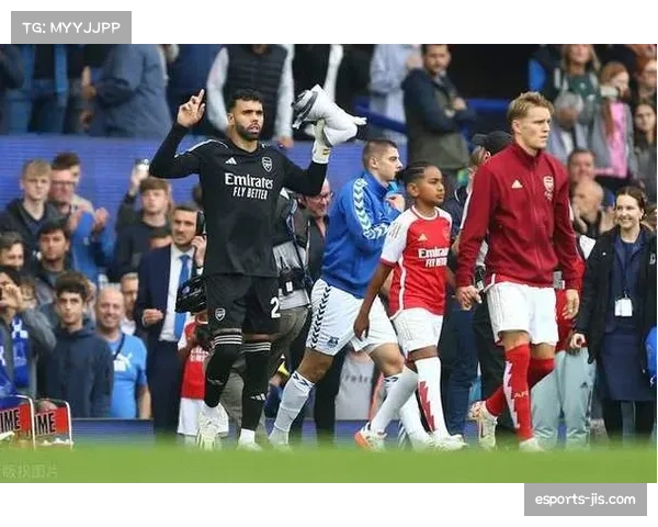 争议瞬间:埃弗顿进球被吹,VAR划线图显示进攻球员肩部越位 争议瞬间:埃弗顿进球被吹,VAR划线图显示进攻球员肩部越位