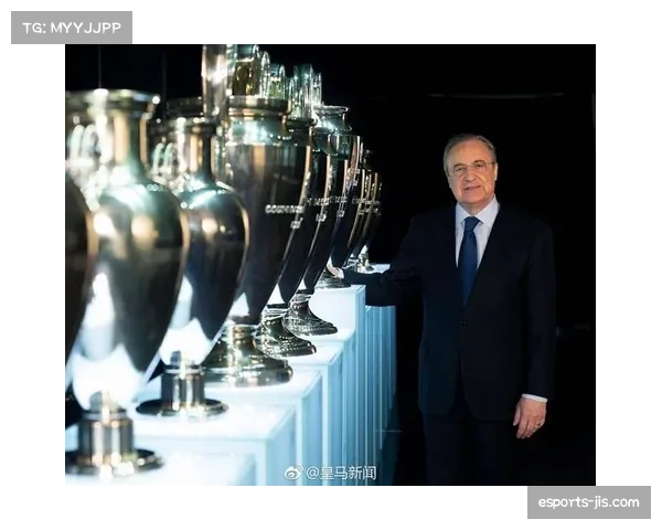 巴黎球迷拉横幅：请给我画第二座欧冠奖杯